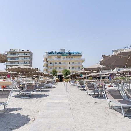 Hotel Byron Милано Мартима Екстериор снимка