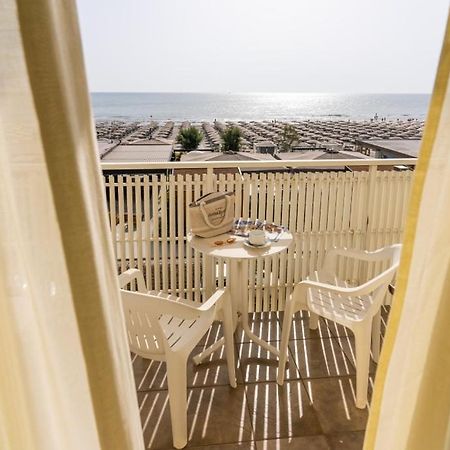 Hotel Byron Милано Мартима Екстериор снимка