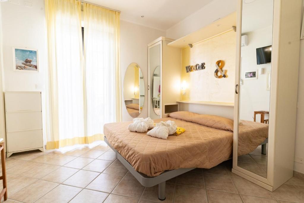 Hotel Byron Милано Мартима Екстериор снимка