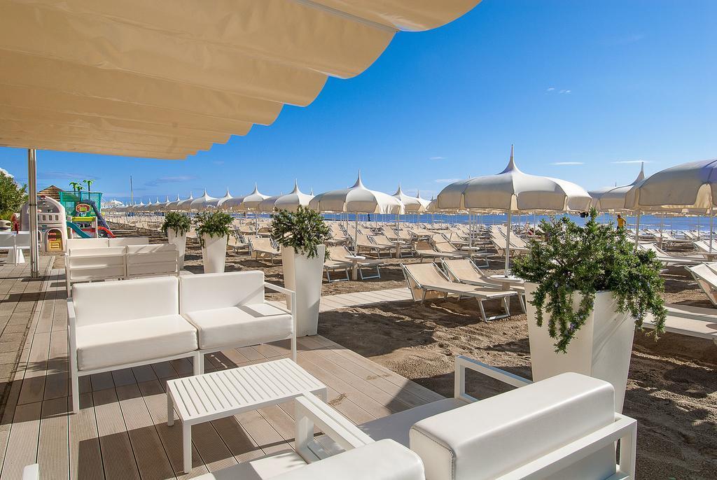 Hotel Byron Милано Мартима Екстериор снимка
