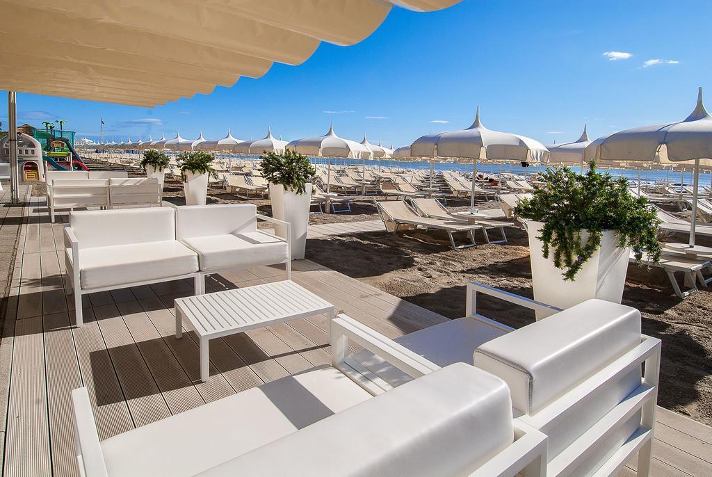 Hotel Byron Милано Мартима Екстериор снимка