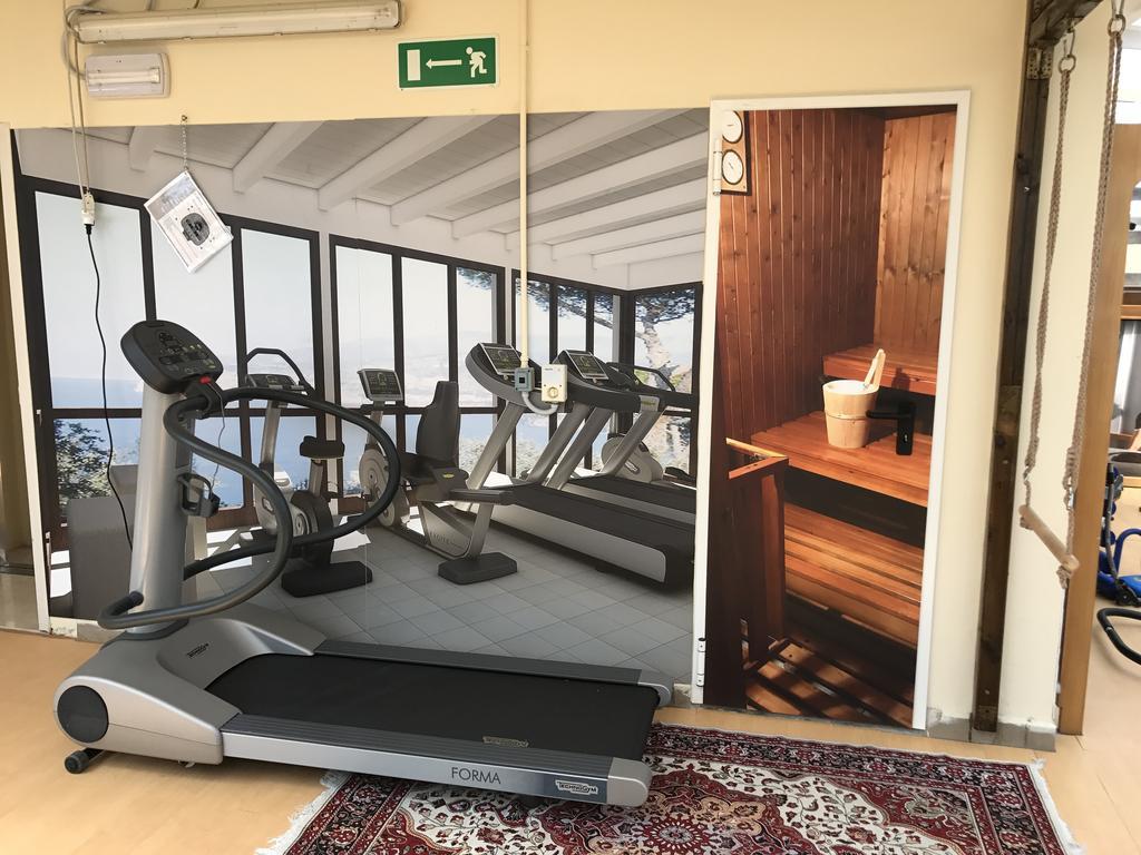 Hotel Byron Милано Мартима Екстериор снимка