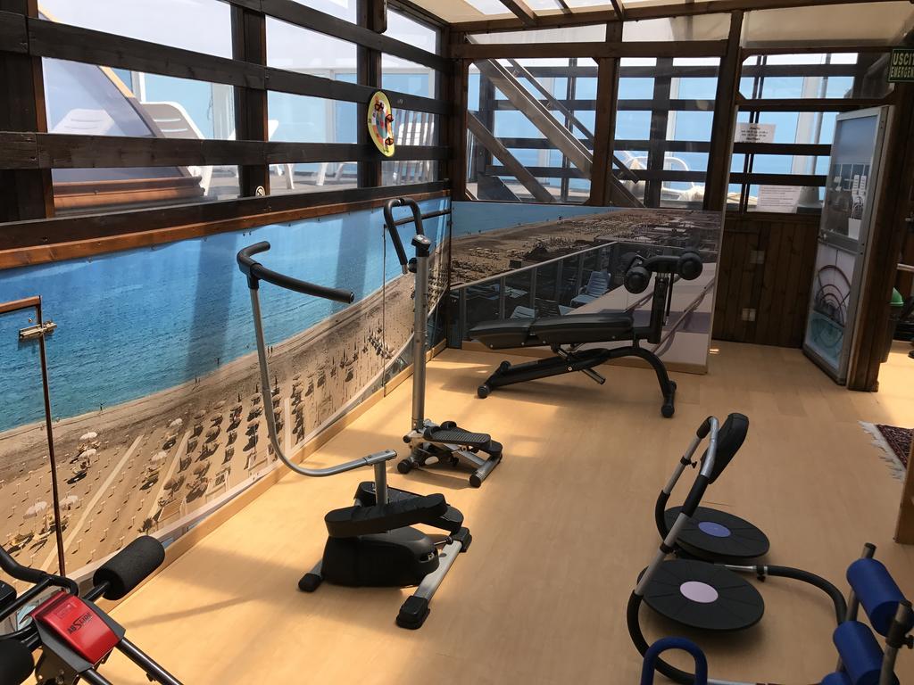 Hotel Byron Милано Мартима Екстериор снимка
