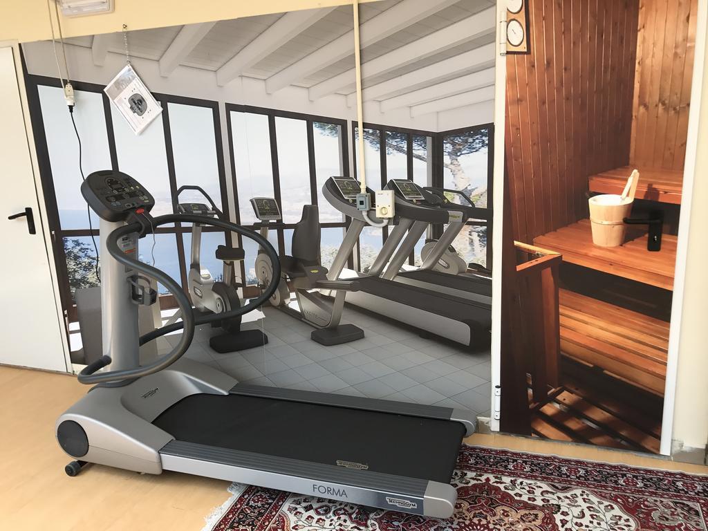 Hotel Byron Милано Мартима Екстериор снимка