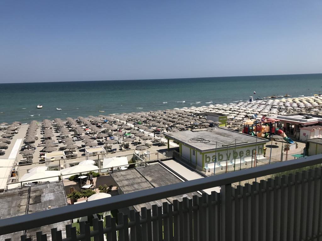 Hotel Byron Милано Мартима Екстериор снимка