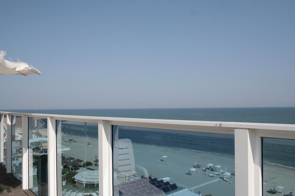 Hotel Byron Милано Мартима Екстериор снимка
