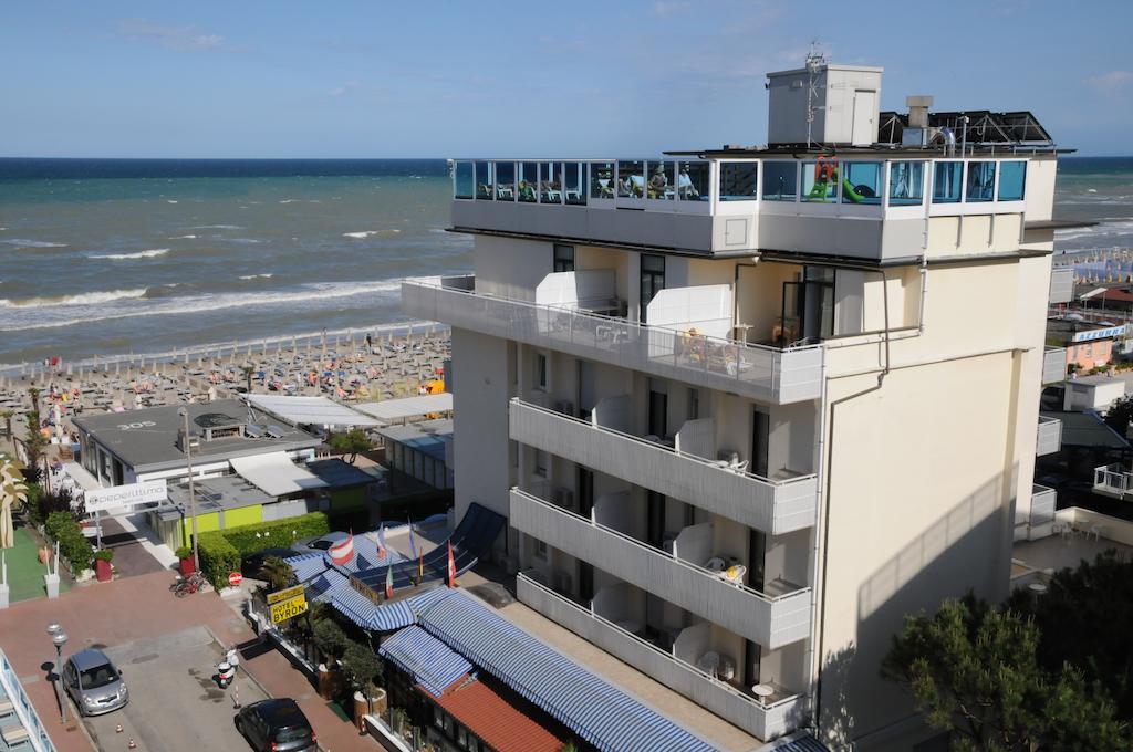 Hotel Byron Милано Мартима Екстериор снимка