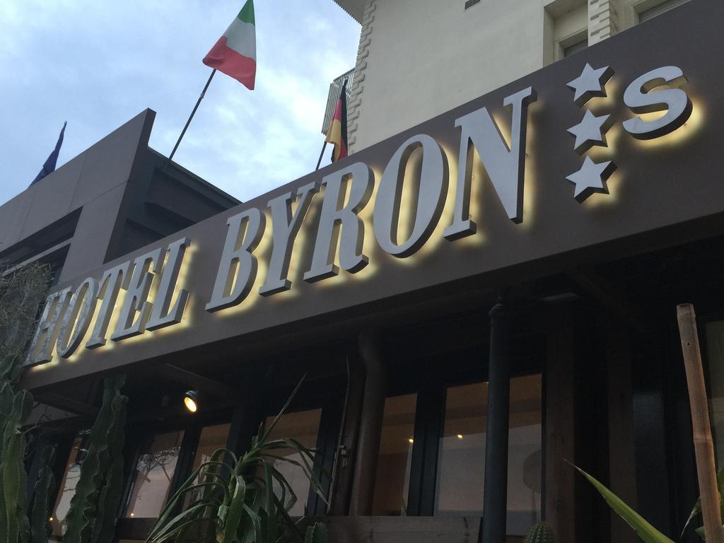 Hotel Byron Милано Мартима Екстериор снимка