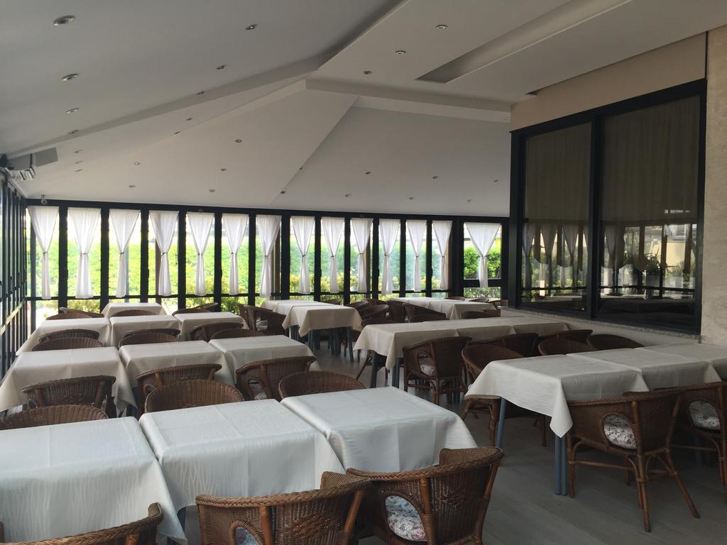 Hotel Byron Милано Мартима Екстериор снимка