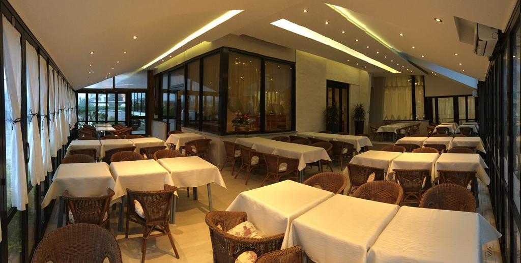 Hotel Byron Милано Мартима Екстериор снимка