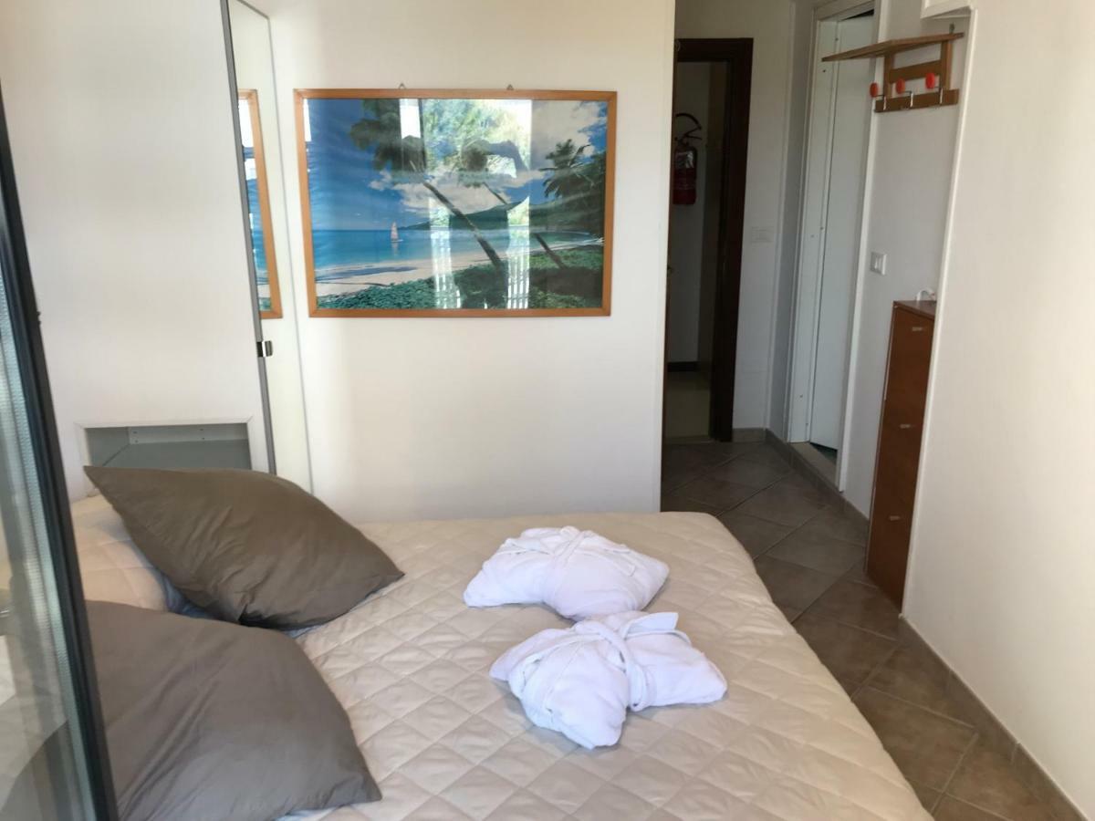 Hotel Byron Милано Мартима Екстериор снимка