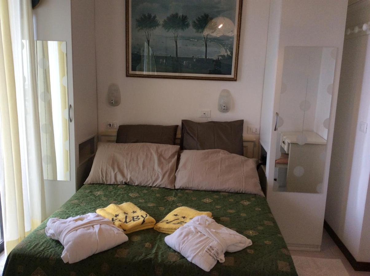 Hotel Byron Милано Мартима Екстериор снимка